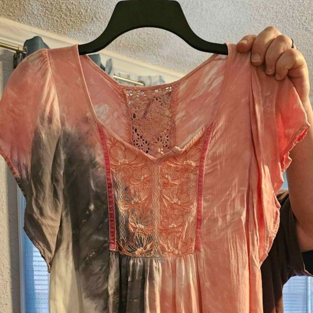 Like New Peach/Grey Top Size Medium